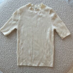 Uniqlo Cream Ribbed Turtleneck Sweater